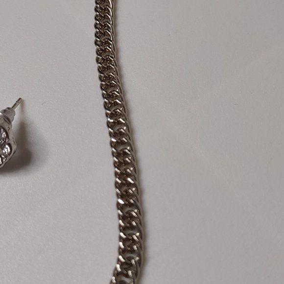 Cute Silver Tone Necklace And Earring Set With Clear Stones - Picture 9 of 14